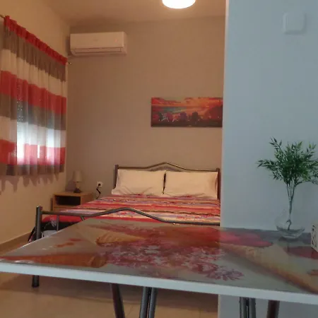 Roses Νέα Μουδανιά