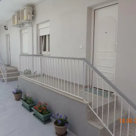 Roses * Νέα Μουδανιά